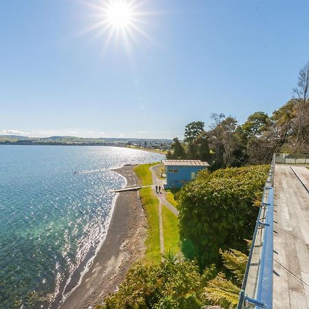 Spectacular Lakefront Home Taupo Ngoại thất bức ảnh