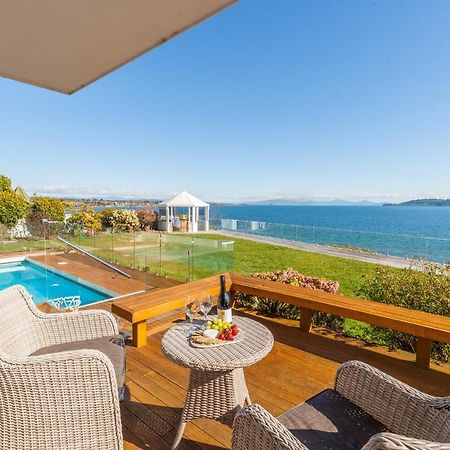 Spectacular Lakefront Home Taupo Ngoại thất bức ảnh