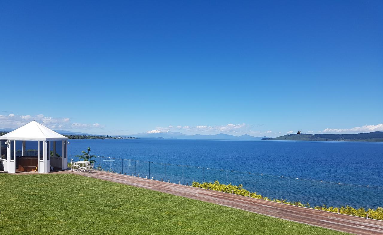 Spectacular Lakefront Home Taupo Ngoại thất bức ảnh