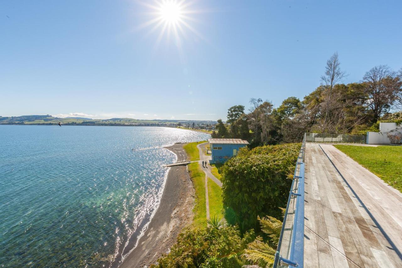 Spectacular Lakefront Home Taupo Ngoại thất bức ảnh