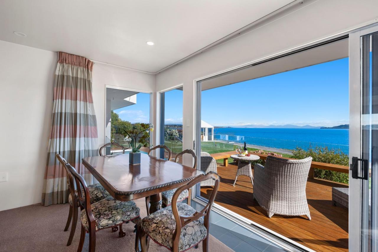 Spectacular Lakefront Home Taupo Ngoại thất bức ảnh