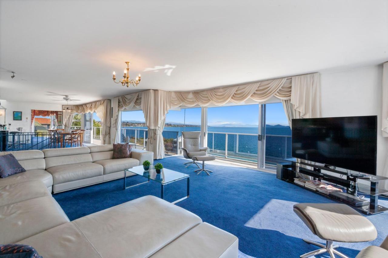 Spectacular Lakefront Home Taupo Ngoại thất bức ảnh