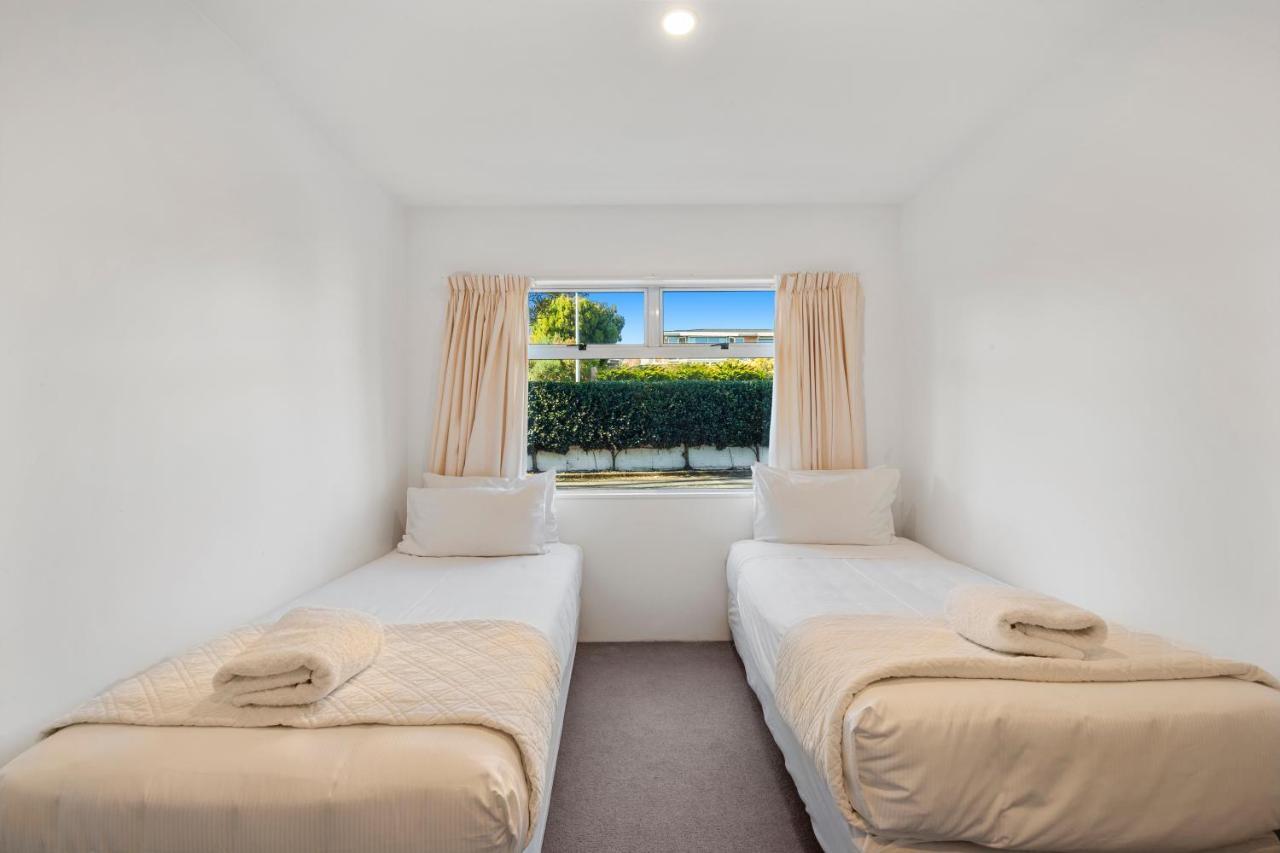 Spectacular Lakefront Home Taupo Ngoại thất bức ảnh