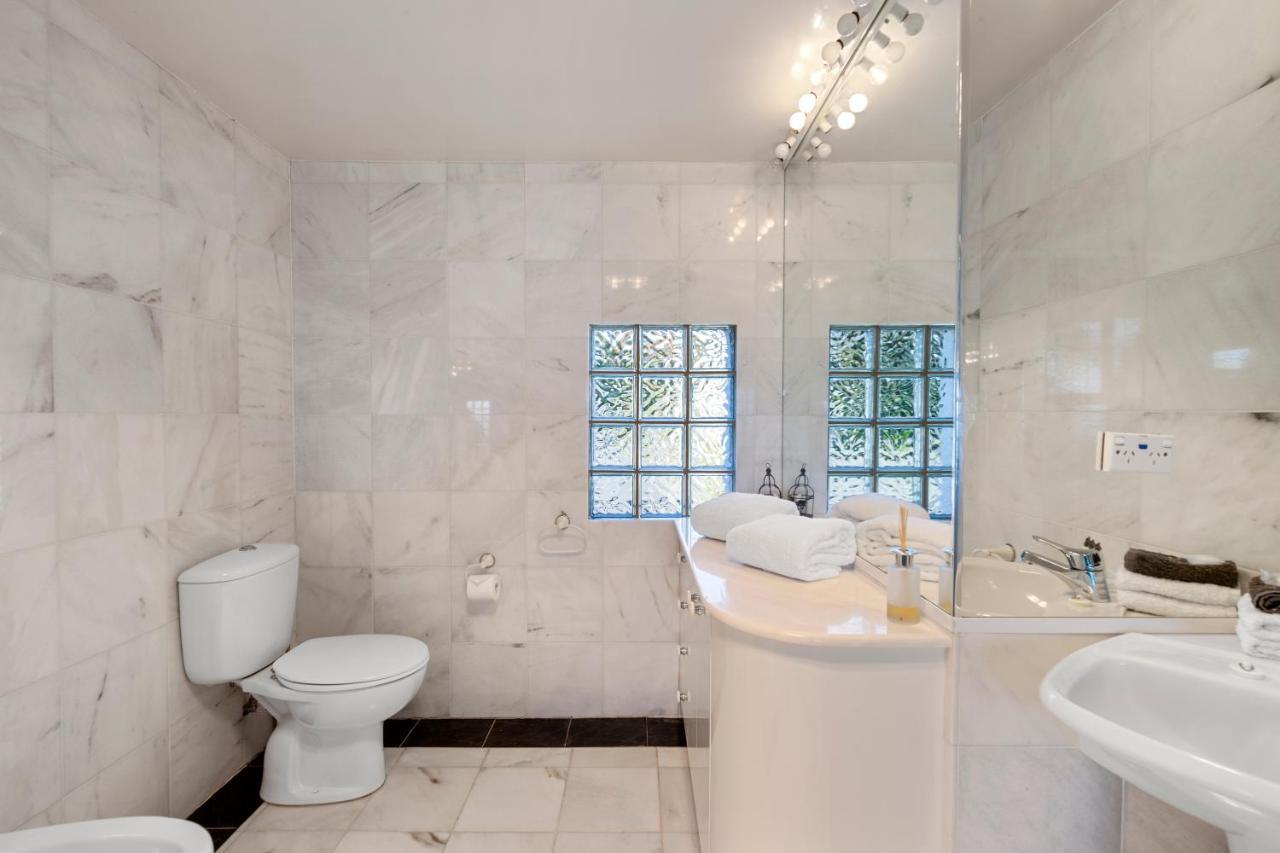 Spectacular Lakefront Home Taupo Ngoại thất bức ảnh