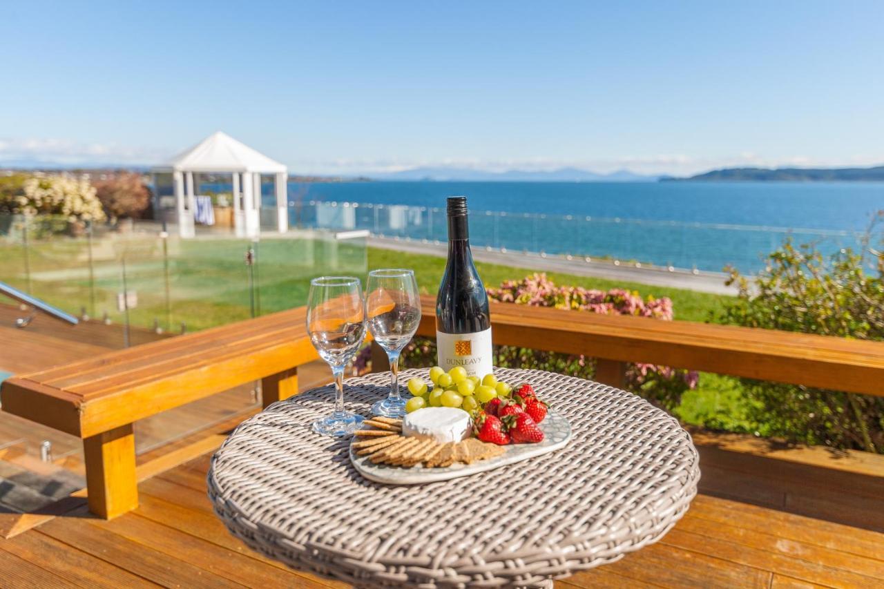 Spectacular Lakefront Home Taupo Ngoại thất bức ảnh